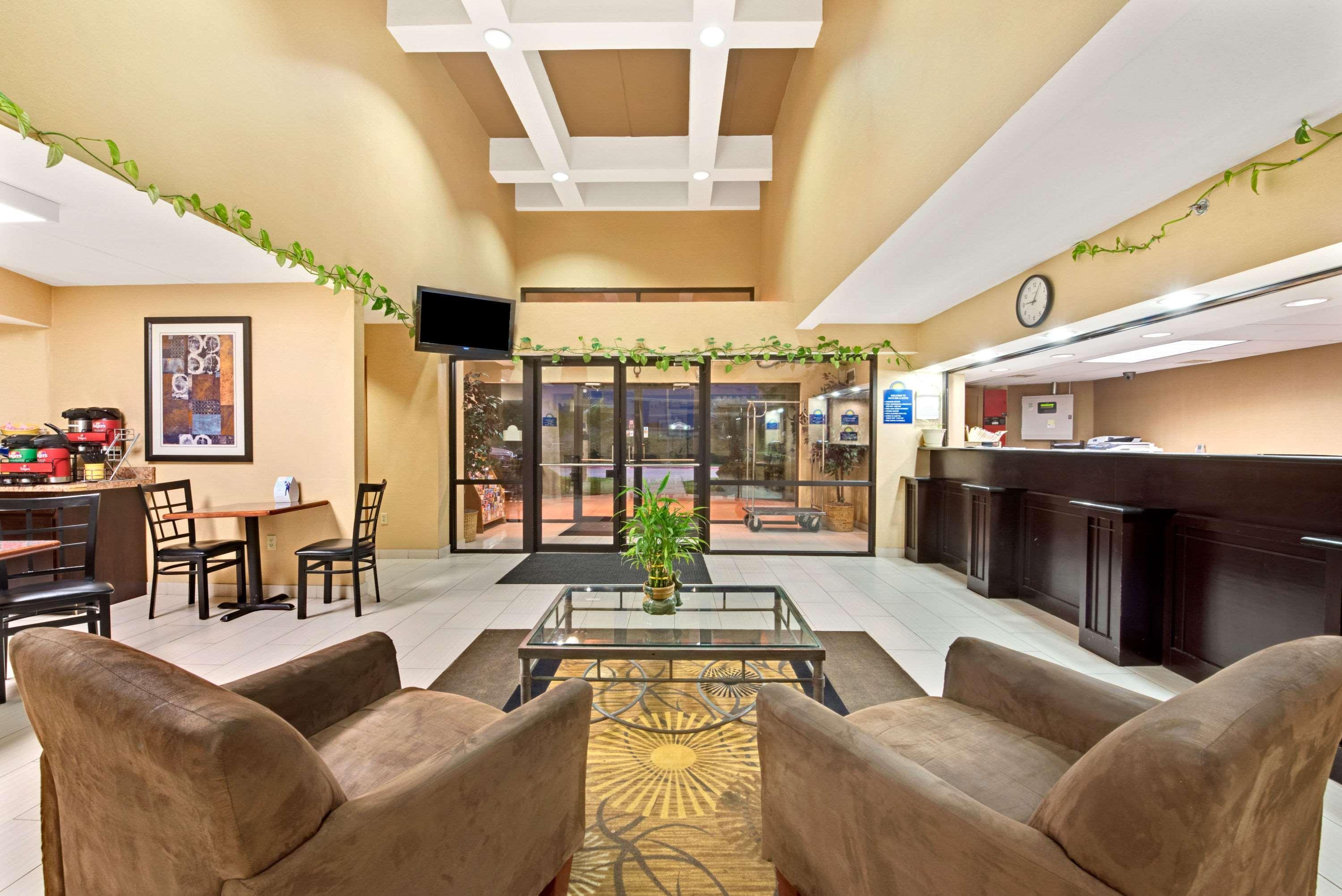 Days Inn & Suites By Wyndham Desoto Exterior foto